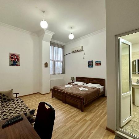 Hotel Gallery Home Tbilisi Bagian luar foto