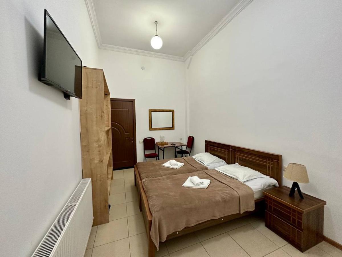 Hotel Gallery Home Tbilisi Bagian luar foto