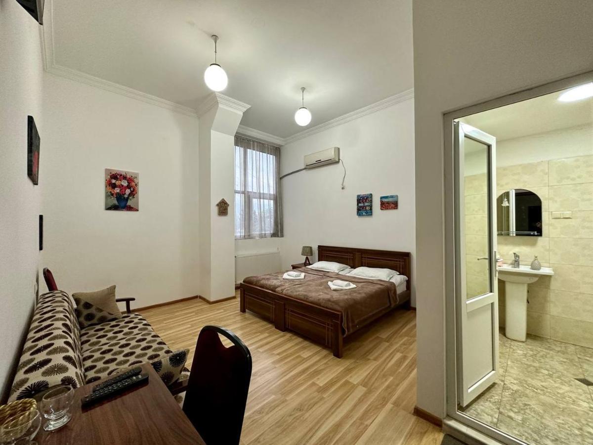 Hotel Gallery Home Tbilisi Bagian luar foto